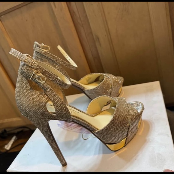 Jessica Simpson Gold High Heels - Picture 2 of 3